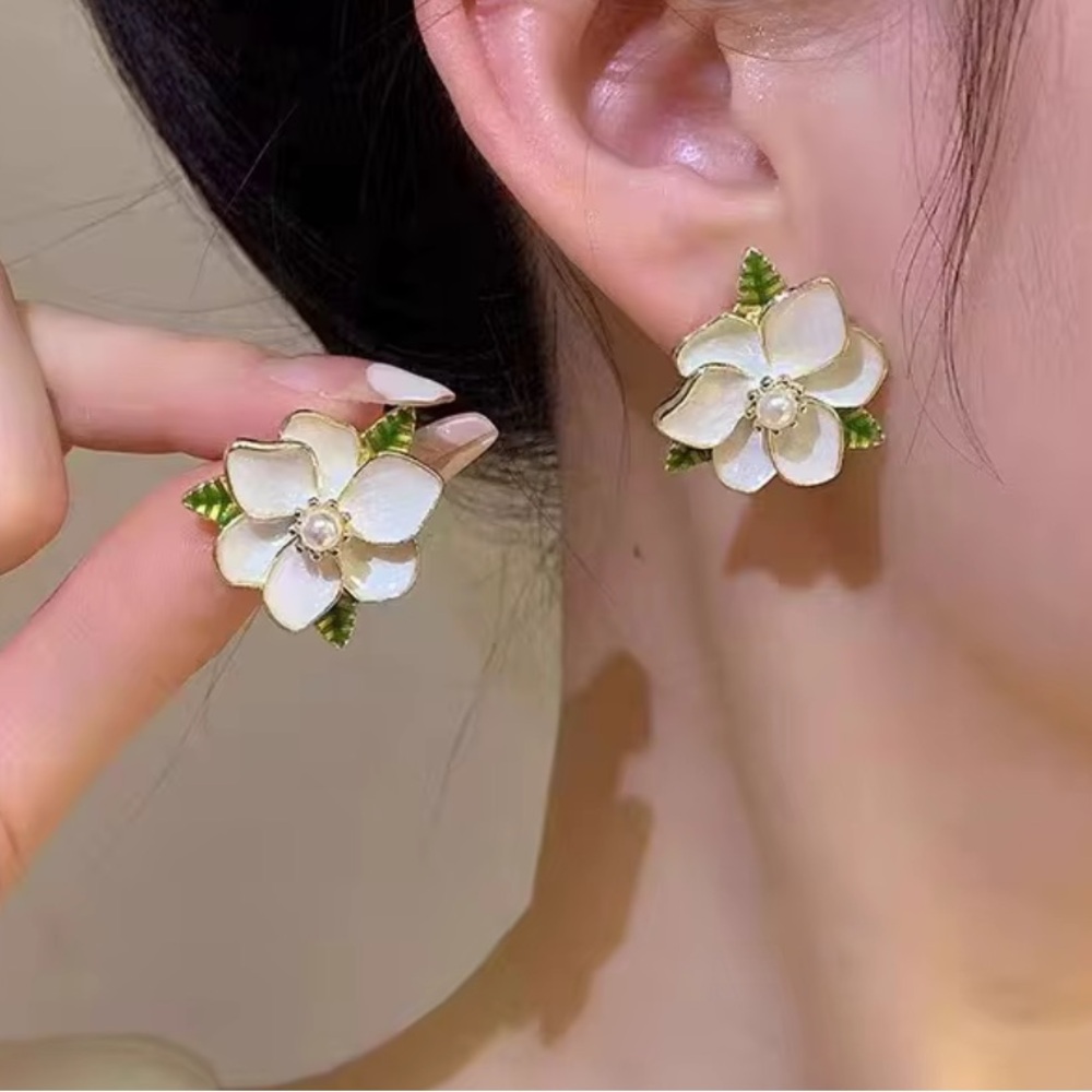 Vintage Design Sweet Flower/Alloy Pearl Enamel Camellia Stud Earrings. - Picture 2 of 14